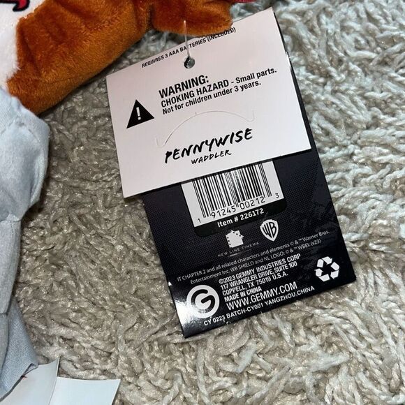 Gemmy PENNYWISE ‘IT’ Chapter 2  11.5" Animated  Musical Plush Waddler (2021) New - Picture 3 of 9